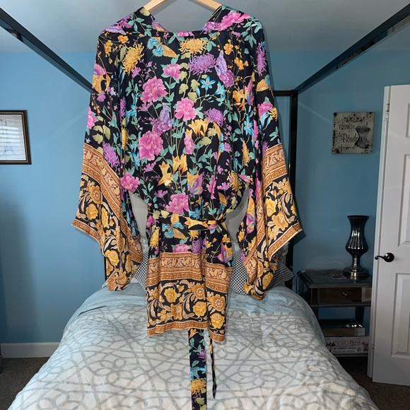 NEW NWT Spell & The Gypsy Butterfly Short Robe Firefly Print Kimono Sleeves M/L - Picture 9 of 15